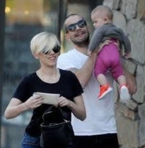 Scarlett Johansson with her ex-husband Romain and daughter Rose